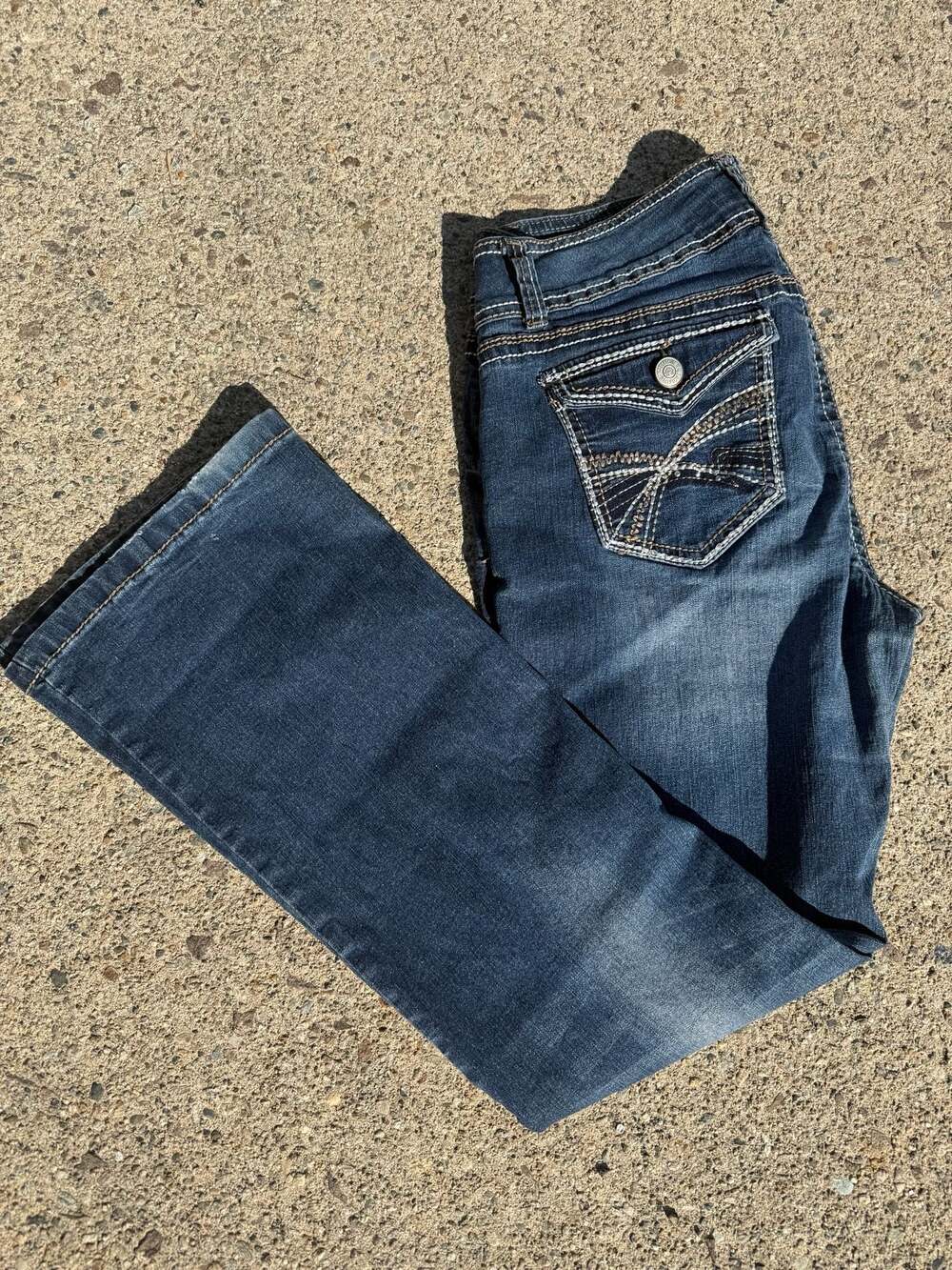 WallFlower Luscious Curvy Bootcut Mid-Rise Jeans Size 17